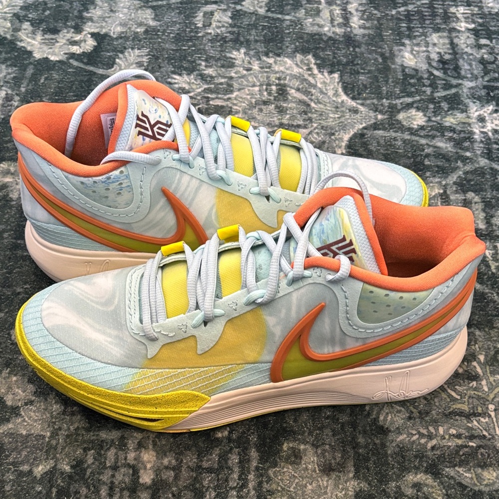 Basketball sneaker